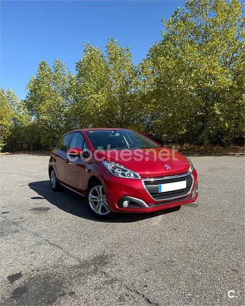 Rojo Usado 2016 Peugeot 208 Active Utilitario | 6999 € (Precio justo) - Imagen 1/2