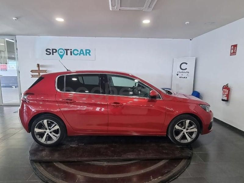 Usado Peugeot 308 Allure 130 CV (95 kW) 2018 Rojo Berlina
