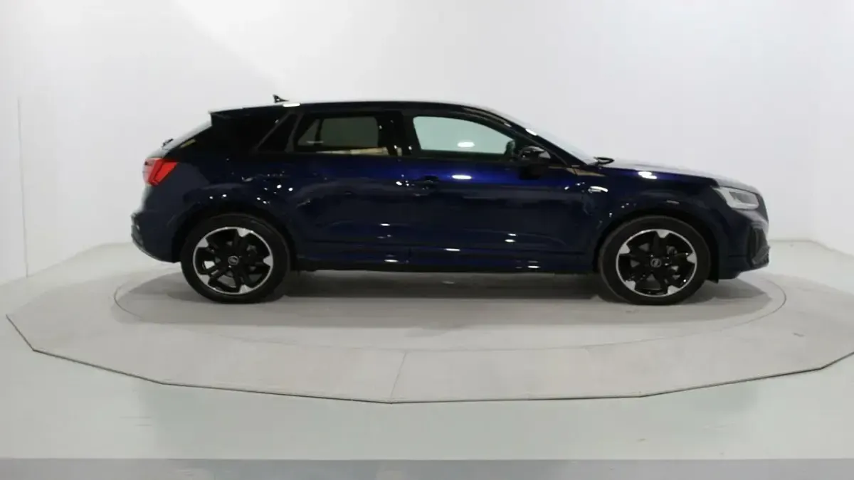 Usado Audi Q2 Comfort 150 CV (110 kW) 2022 Azul SUV