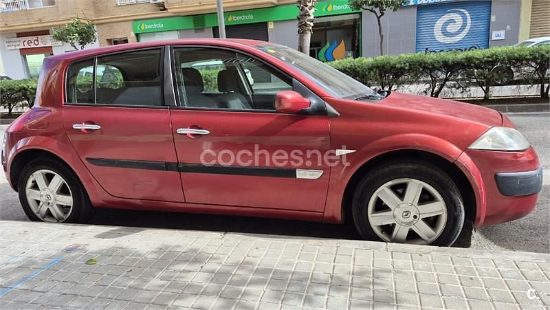 Usado Renault Mégane II Dynamique 115 CV (84 kW) 2003 Granate Berlina