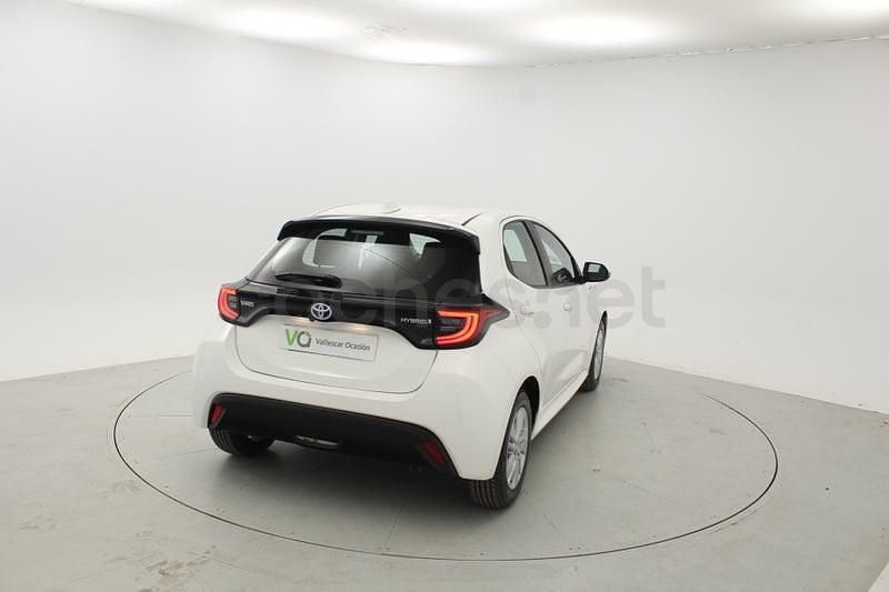 Usado Toyota Yaris Hybrid Active 116 CV (85 kW) 2021 Blanco Berlina