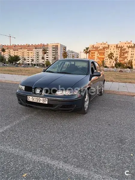 Usado Seat Leon 110 CV (80 kW) 2000 Negro Utilitario