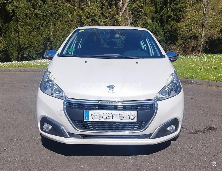 Usado Peugeot 208 Allure 110 CV (80 kW) 2015 Blanco Utilitario
