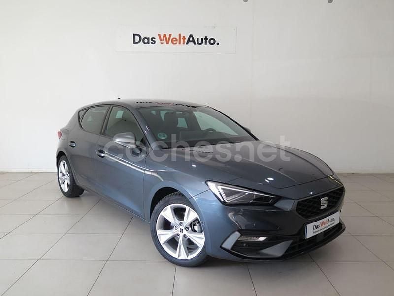 Gris / plata Usado 2025 Seat Leon FR Berlina | 23.000 € (Precio justo) - Imagen 1/4