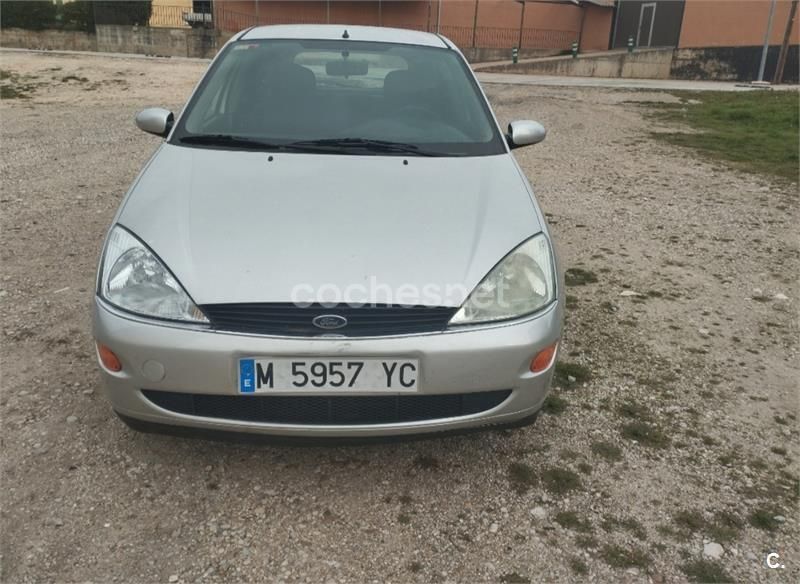 Gris / plata Usado 2003 Ford Focus Ghia Berlina | 1100 € (Buen precio) - Imagen 1/4