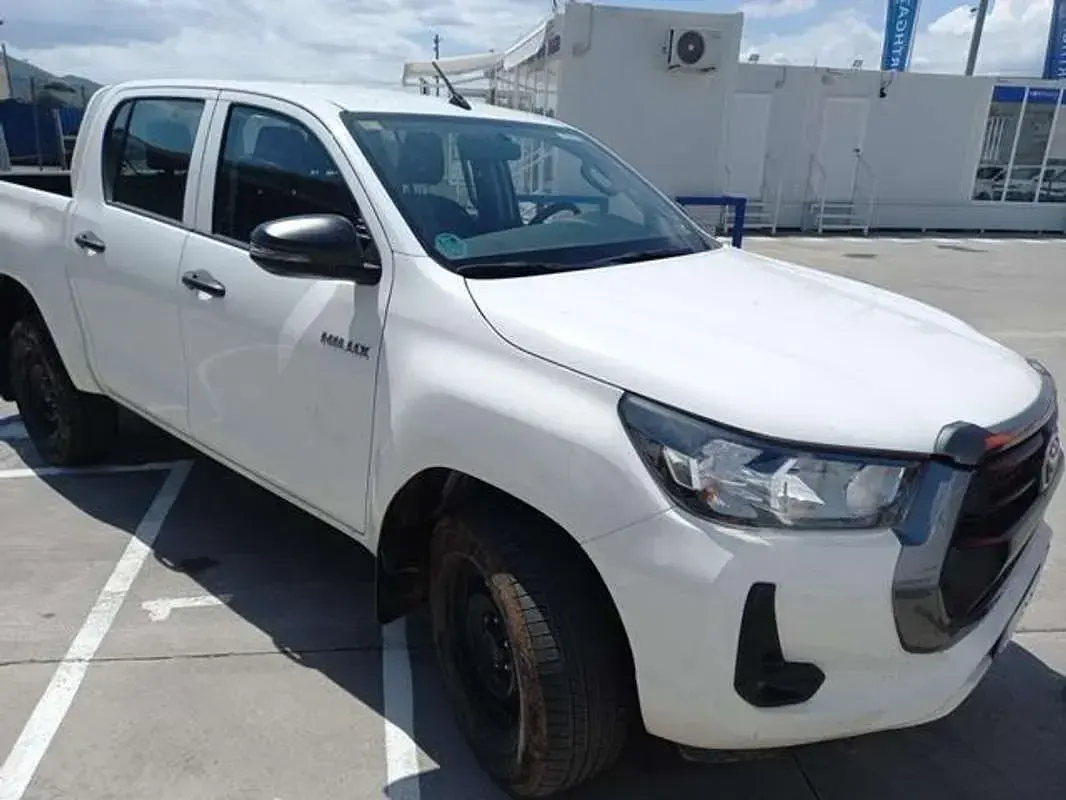 Usado Toyota HiLux 150 CV (110 kW) 2021 Blanco Pickup/Camioneta