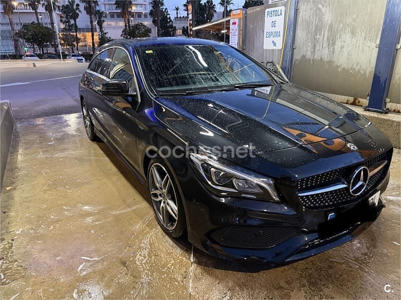 Usado Mercedes CLA200 Shooting Brake 136 CV (100 kW) 2018 Negro Familiar