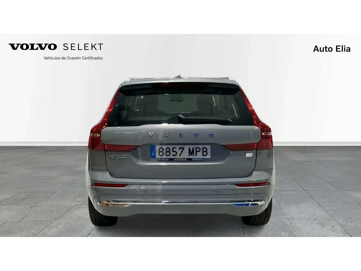 Usado Volvo XC60 Plus 350 CV (257 kW) 2024 Gris SUV