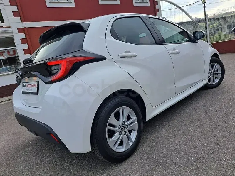 Usado Toyota Yaris 125 CV (91 kW) 2021 Azul Utilitario