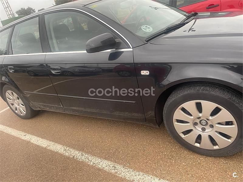 Usado Audi A4 140 CV (102 kW) 2007 Negro Familiar