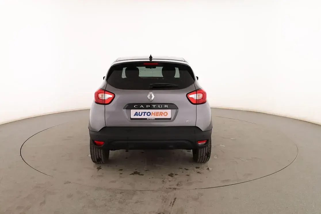 Usado Renault Captur Intens 90 CV (66 kW) 2015 Gris SUV