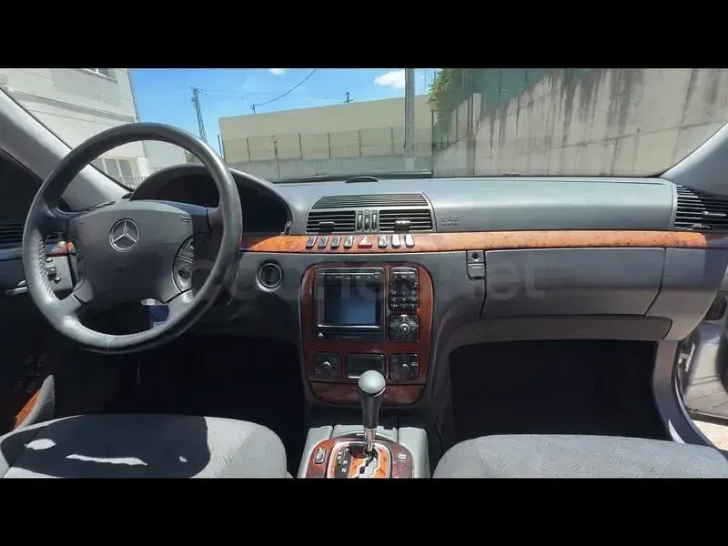 Usado Mercedes S320 197 CV (144 kW) 2002 Gris / plata Berlina