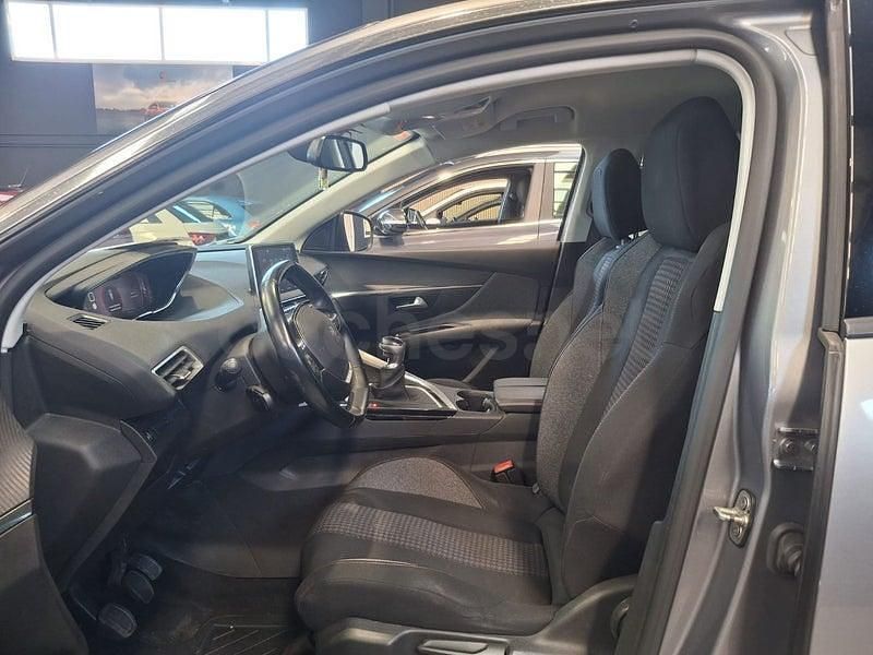 Usado Peugeot 3008 Allure 130 CV (95 kW) 2019 Gris / plata SUV