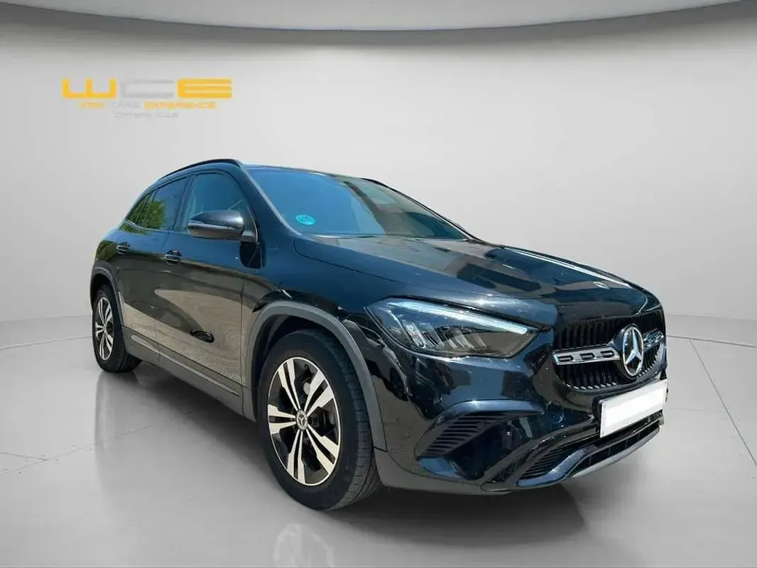 Usado Mercedes GLA200 150 CV (110 kW) 2024 Blanco SUV