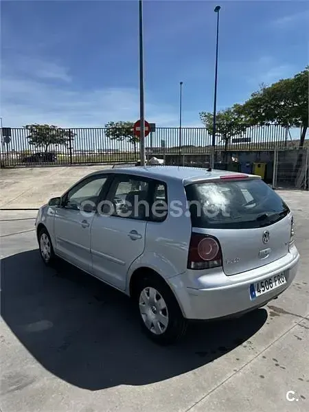 Usado VW Polo Advance 80 CV (58 kW) 2007 Gris / plata Utilitario