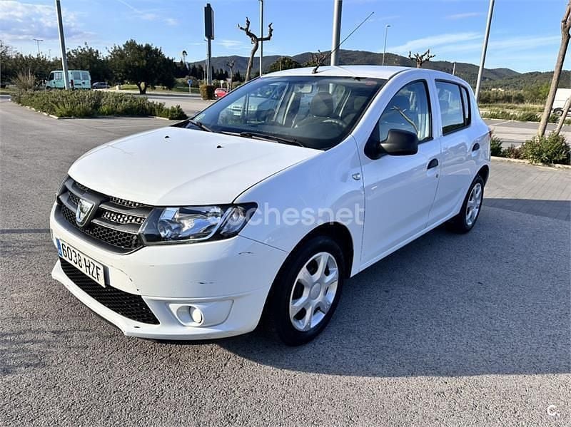 Usado Dacia Sandero Ambiance 75 CV (55 kW) 2014 Blanco Berlina