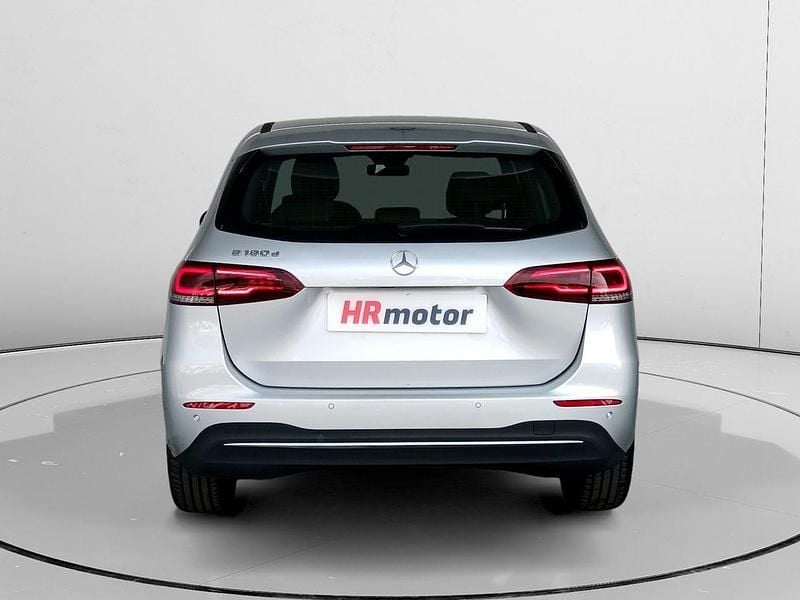 Usado Mercedes B180 116 CV (85 kW) 2021 Gris Monovolumen