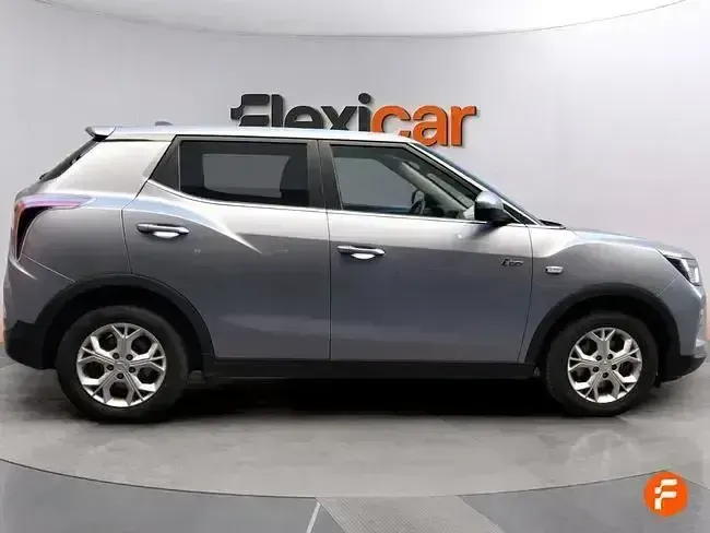 Usado SsangYong Tivoli 163 CV (119 kW) 2024 Gris / plata SUV