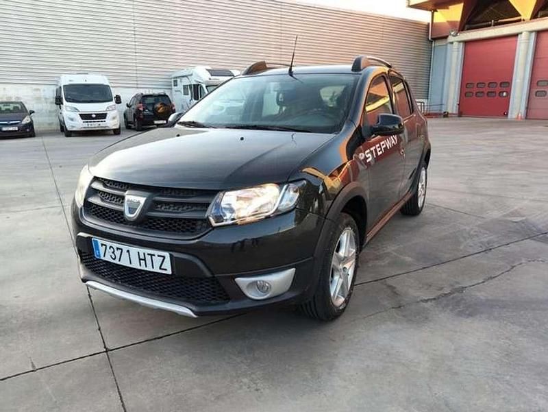 Usado Dacia Sandero Stepway 90 CV (66 kW) 2013 Negro Utilitario