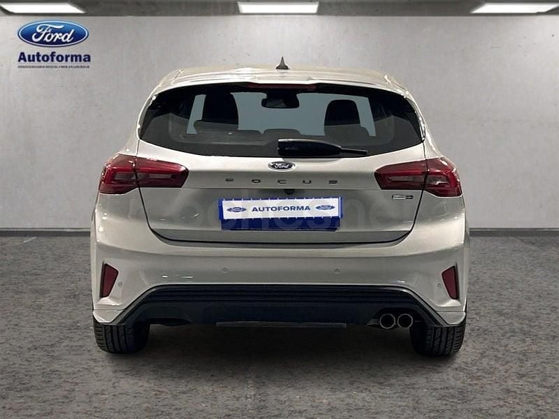 Używany Ford Focus ST-Line 125 KM (91 kW) 2023 Biały Sedan/Limuzyna