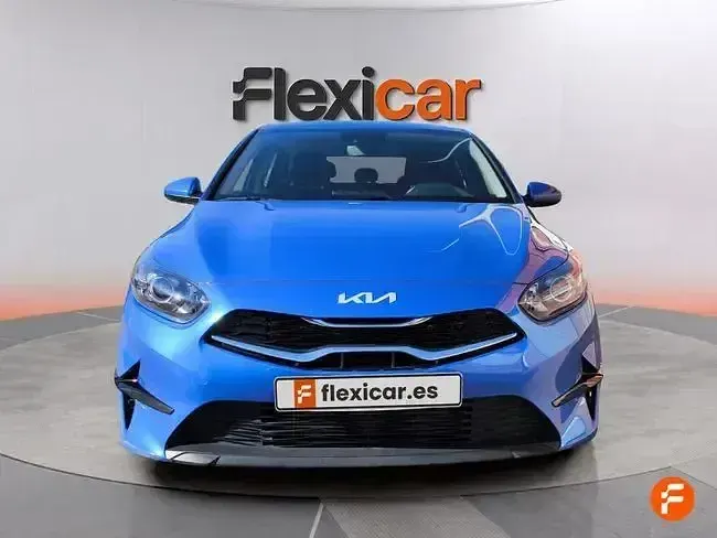 Usado Kia Ceed 136 CV (100 kW) 2023 Azul Utilitario