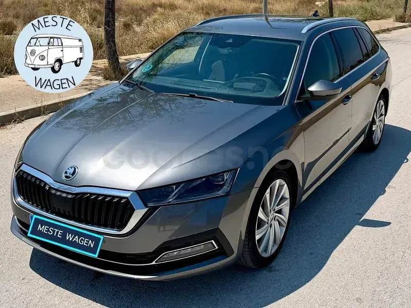 Usado Skoda Octavia Style 150 CV (110 kW) 2022 Gris / plata Familiar