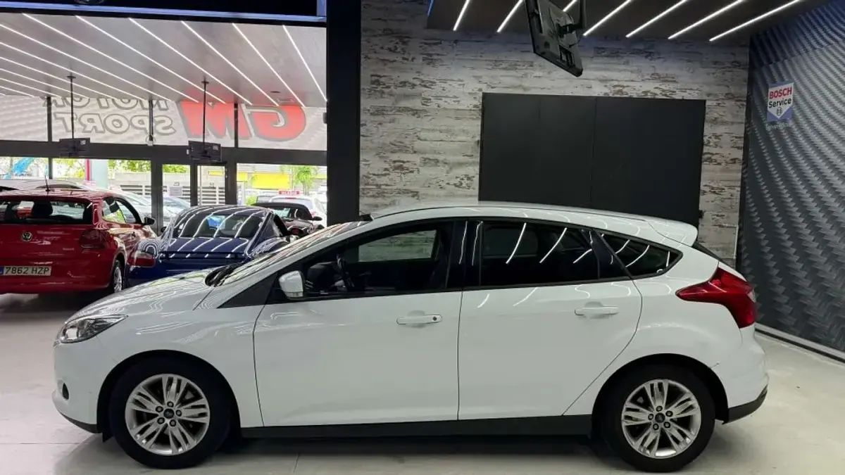 Usado Ford Focus Trend 125 CV (91 kW) 2012 Blanco Utilitario