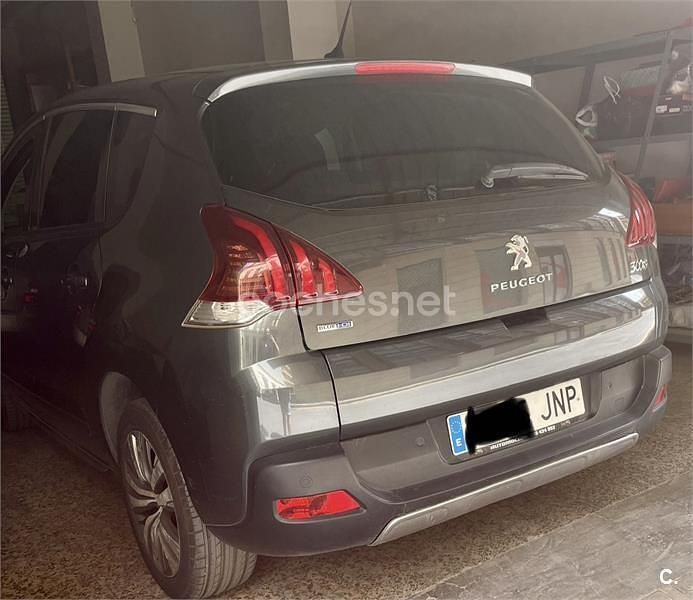 Usado Peugeot 3008 Style 120 CV (88 kW) 2015 Gris / plata Familiar