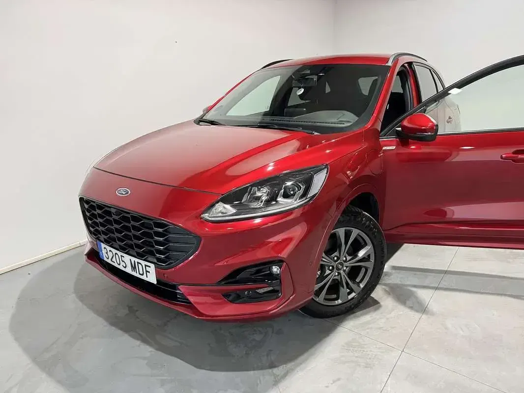 Usado Ford Kuga ST-Line 224 CV (164 kW) 2022 Rojo SUV