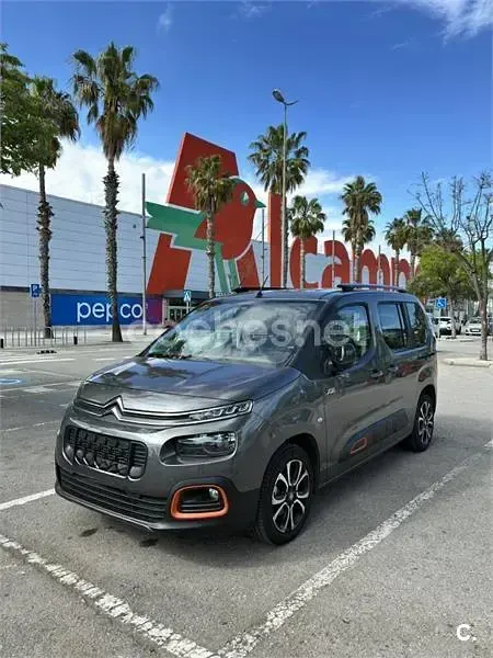 Usado Citroën Berlingo Shine 100 CV (73 kW) 2019 Gris / plata Monovolumen