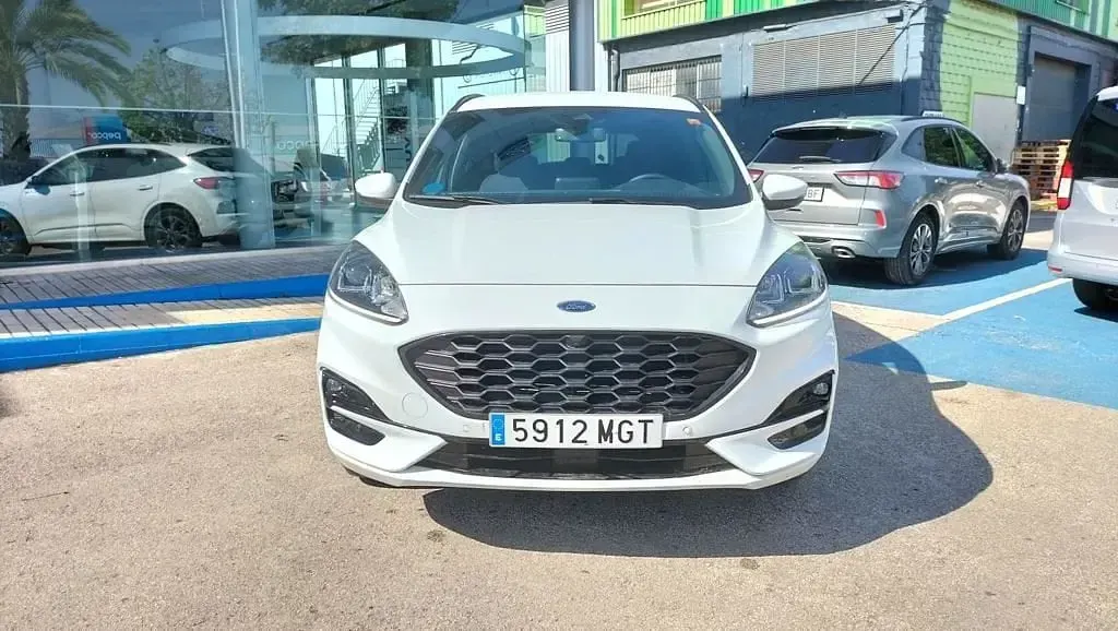 Usado Ford Kuga ST-Line 225 CV (165 kW) 2023 Blanco SUV