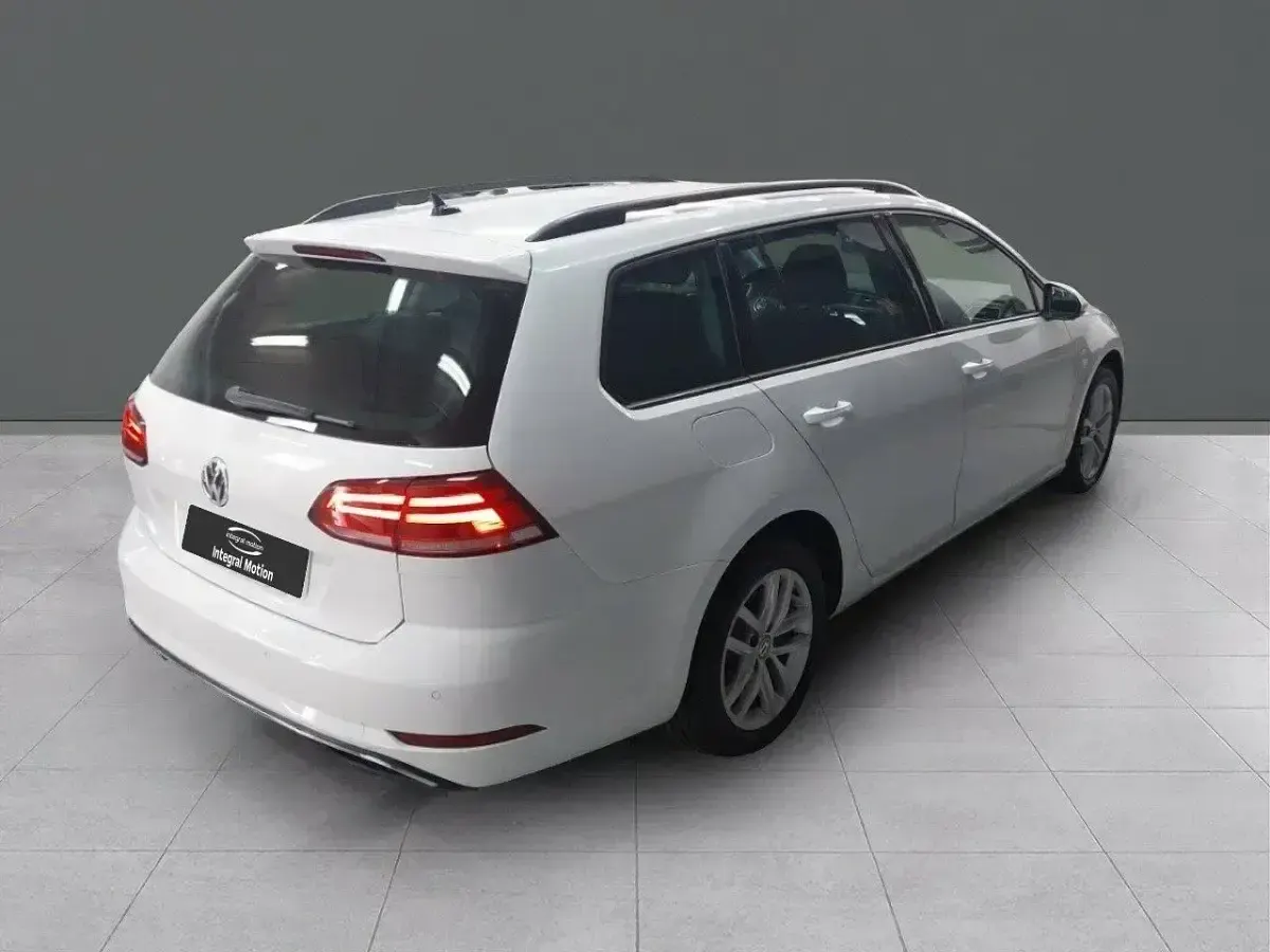 Usado VW Golf VII Advance 115 CV (84 kW) 2019 Blanco Familiar