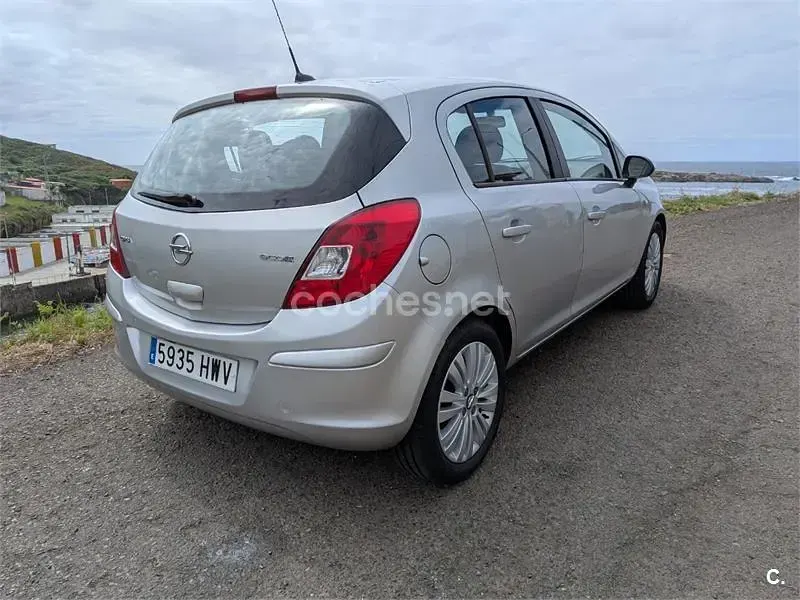 Usado Opel Corsa Selective 75 CV (55 kW) 2014 Gris / plata Utilitario