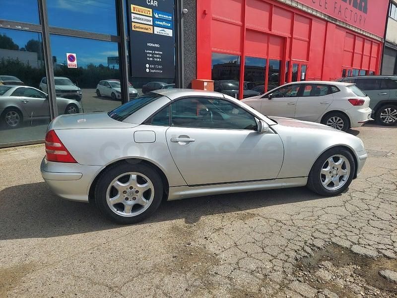 Usado Mercedes SLK200 163 CV (119 kW) 2001 Gris / plata Descapotable