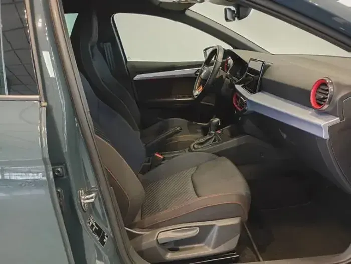 Usado Seat Ibiza FR 150 CV (110 kW) 2024 Azul Utilitario