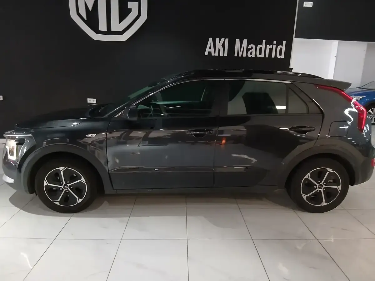Usado Kia Niro 141 CV (103 kW) 2022 Negro SUV