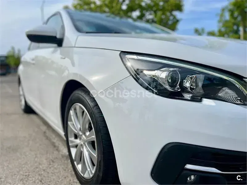 Usado Peugeot 308 Style 100 CV (73 kW) 2020 Blanco Berlina