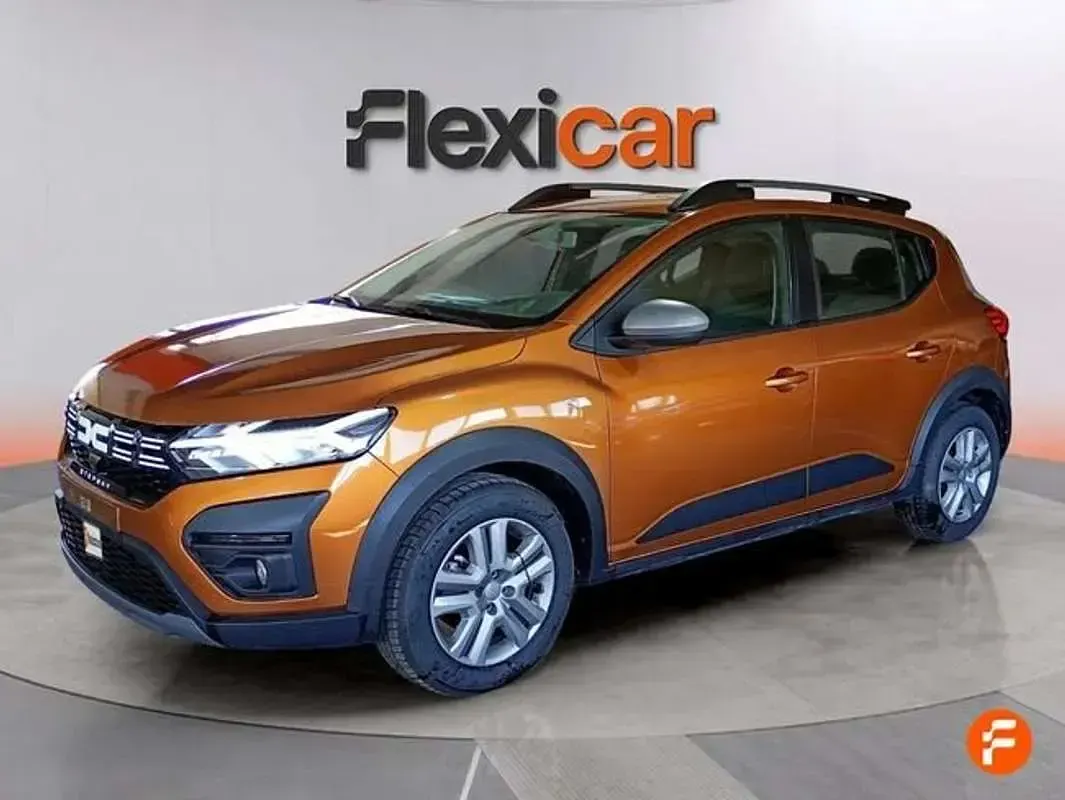 Usado Dacia Sandero Essentiel 91 CV (66 kW) 2023 Naranja Utilitario