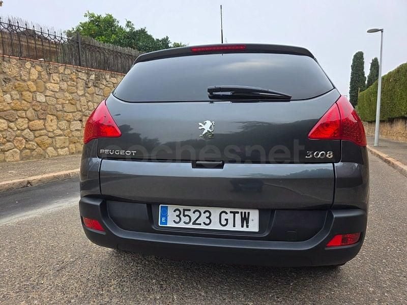 Usado Peugeot 3008 Premium 156 CV (114 kW) 2010 Gris / plata Familiar