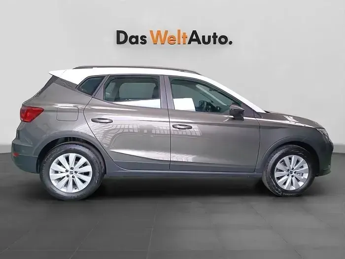 Usado Seat Arona Style 110 CV (80 kW) 2024 Gris SUV
