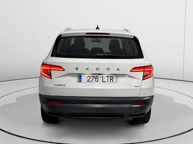 Usado Skoda Karoq Ambition 150 CV (110 kW) 2021 Blanco SUV