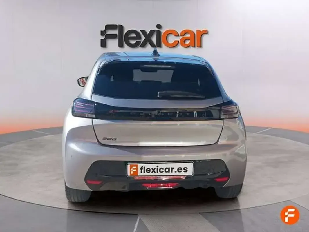 Usado Peugeot 208 Allure 101 CV (74 kW) 2025 Gris Utilitario