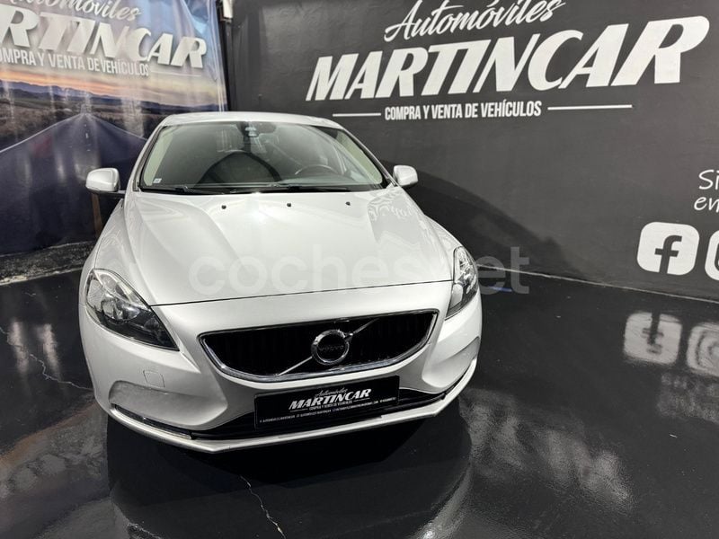 Usado Volvo V40 Kinetic 120 CV (88 kW) 2017 Gris / plata Familiar
