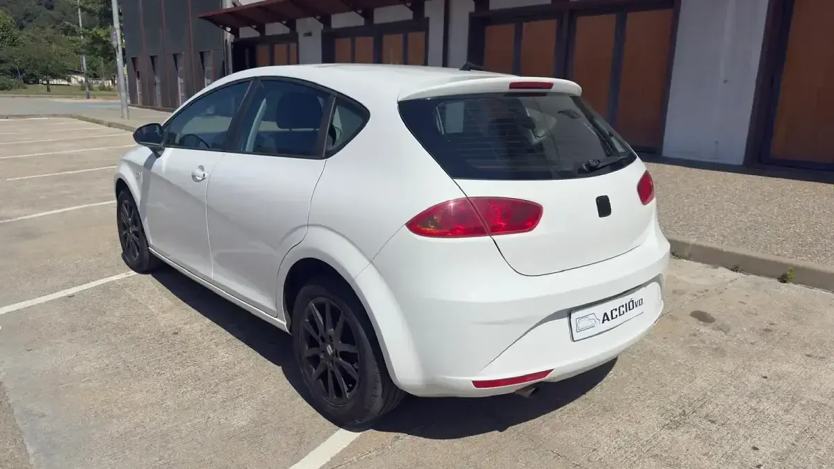 Usado Seat Leon Reference 105 CV (77 kW) 2012 Blanco