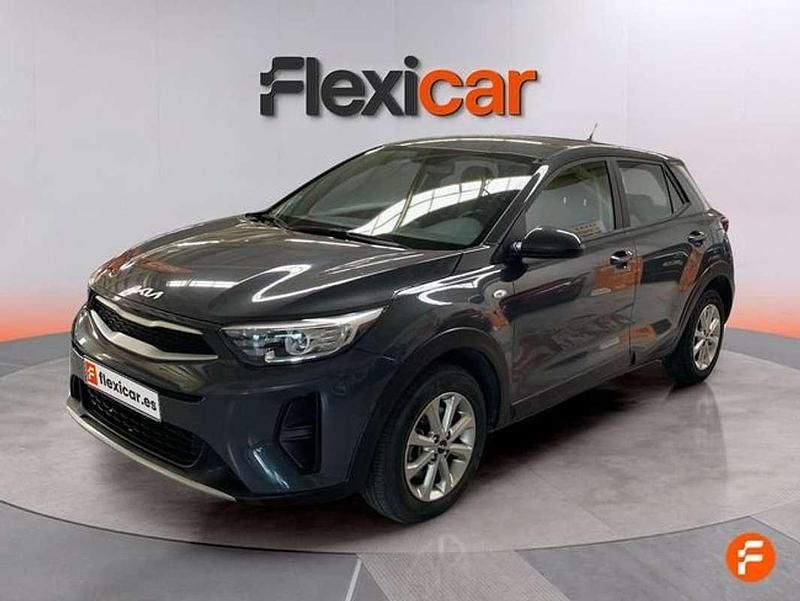 Usado Kia Stonic 84 CV (61 kW) 2022 Gris SUV