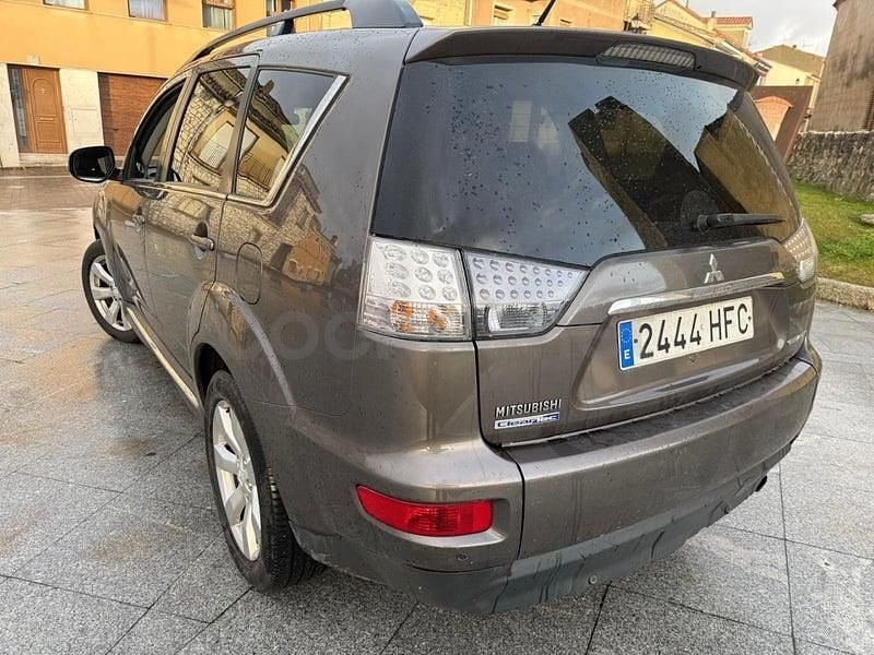 Usado Mitsubishi Outlander Motion 177 CV (130 kW) 2011 Gris / plata SUV
