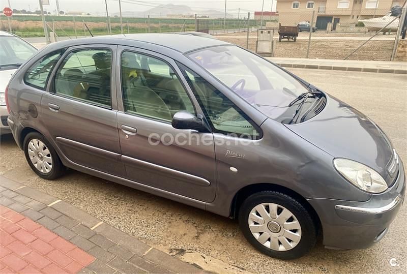 Usado Citroën Xsara Picasso Exclusive 110 CV (80 kW) 2005 Gris / plata Monovolumen