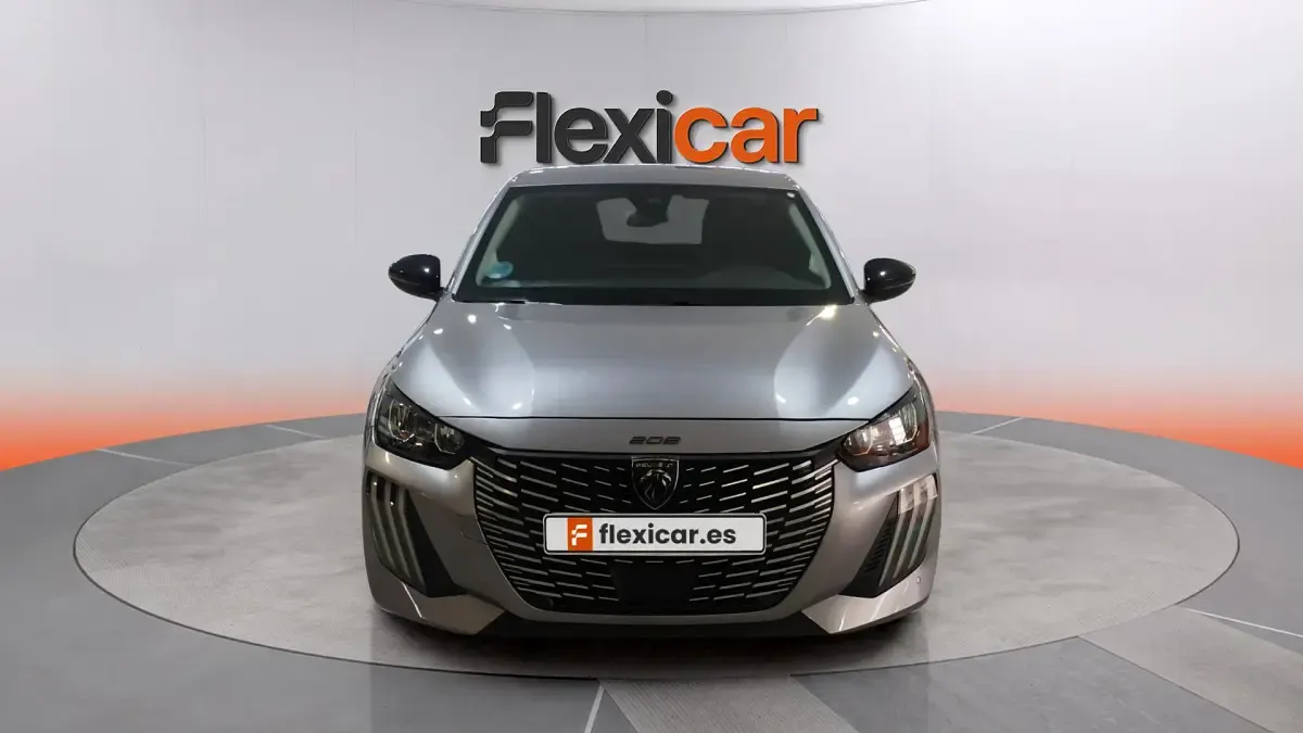 Usado Peugeot 208 Allure 101 CV (74 kW) 2025 Gris Utilitario