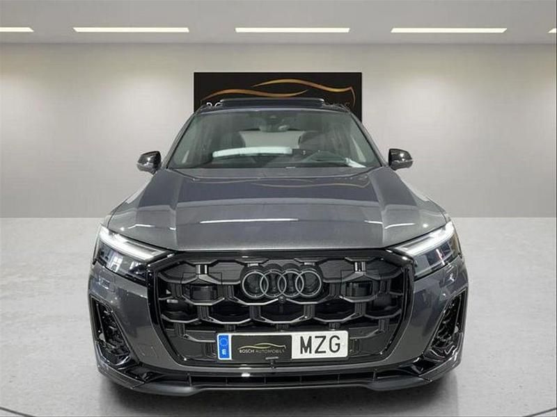 Usado Audi Q7 Ambiente 286 CV (210 kW) 2025 Gris / plata SUV