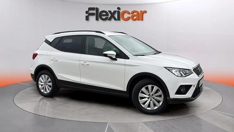 Usado Seat Arona Ecomotive 95 CV (69 kW) 2019 Amarillo SUV